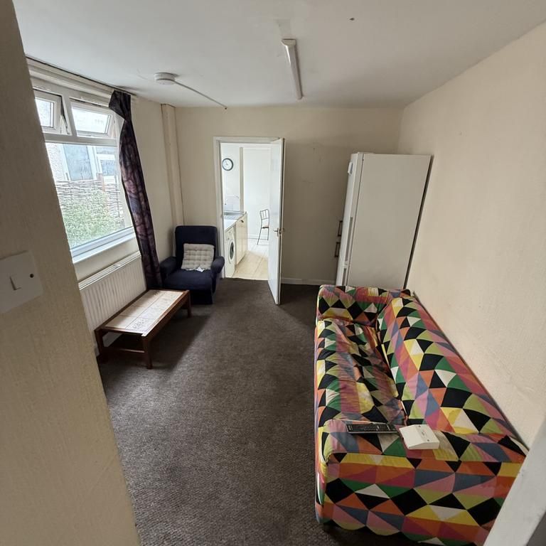 4 bedroom terraced house to rent - Photo 1