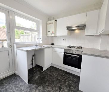 2 bed terraced house to rent in Russetts, Langdon Hills, SS16 - Photo 4