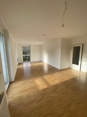 Sonnige 4-Zimmer-Wohnung im Obergeschoss mit Balkon - Photo 1