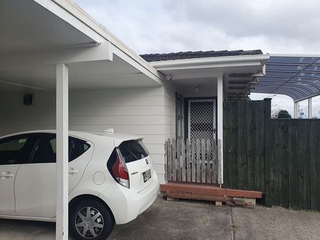 Charming 3-Bedroom Home in Pakuranga - Photo 2