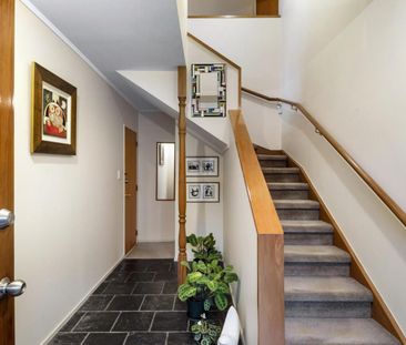 Sunny and light, brick and cedar townhouse - Photo 6