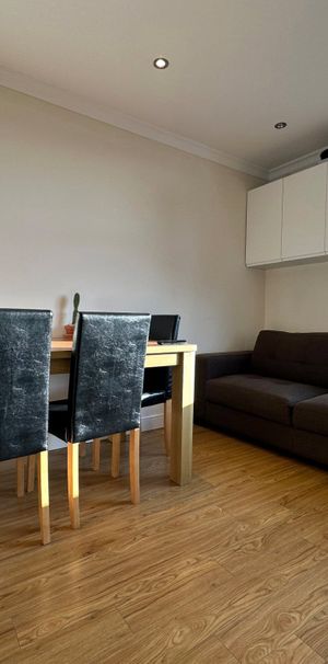 Lauradale, Berkshire Lauradale, Berkshire - Photo 1