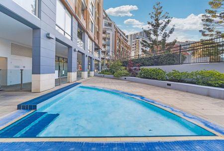 3 Bedroom Penthouse in Wolli Creek with Panoramic View - Photo 3