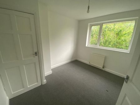 3 bedroom end of terrace house to rent - Photo 3