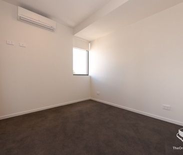 SPACIOUS CENTRAL LOCATION 1 BEDROOM - Photo 6