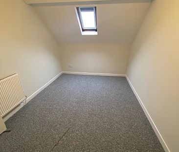 £1,100 PCM, Refurbished Two Bedroom Second Floor Flat in Penarth Ro... - Photo 5
