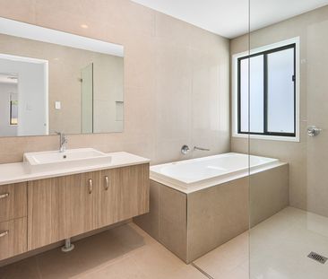 5 Blue Lakes Place, North Kellyville NSW 2155 - House For Rent | Do... - Photo 5