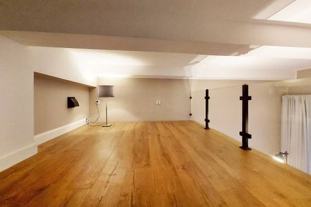 Klimatyczne, wysokie 3 pokoje z antresolą 76.6 m² - Photo 2