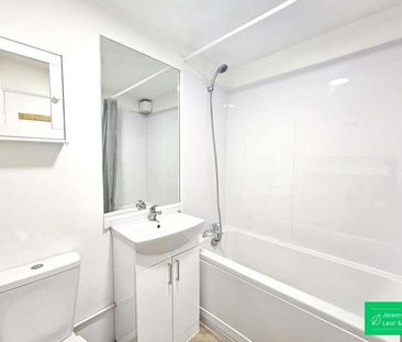 Blackdown Close, N2 - Photo 5