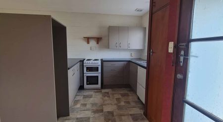 Two-bedroom unit available for rent in a prime location - Photo 3