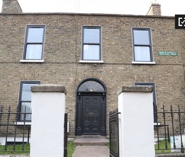 Pretty room to rent in 9-bedroom house in Stoneybatter - Photo 3