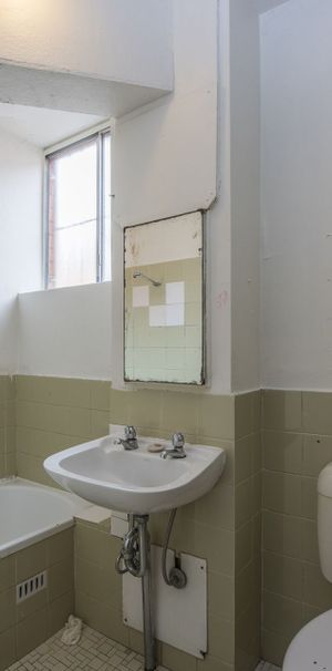 Walk to station! - Photo 1