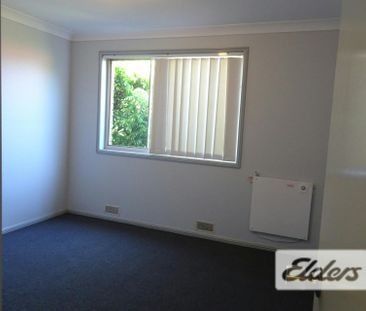 2/5 Streeton Place - Photo 3
