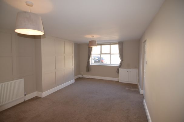 To Let 3 Bed Semi-Detached House - Photo 1