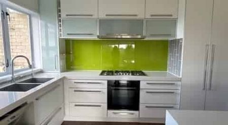 Bright and Sunny - Photo 2