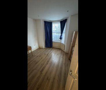 Bedsit, Derby Road, E7 - Photo 2