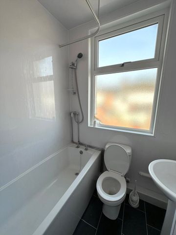 3 Bedroom Terraced - Photo 5