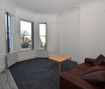 3 bedroom flat to rent - Photo 1