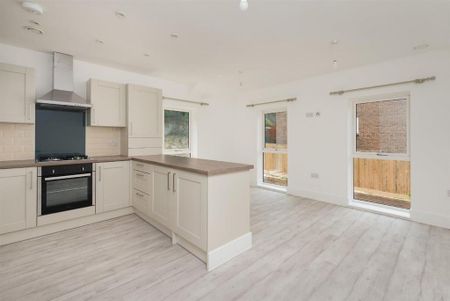 2 bedroom flat to rent - Photo 2