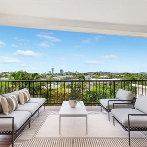 Elevated Living Meets Resort-Style Luxury in the Heart of Miami - Photo 2