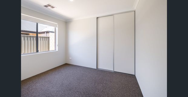 Modern Comfort and Convenience in the Heart of Byford - Photo 1