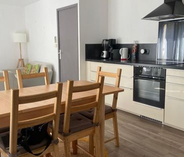 Location Appartement 3 pièces 58m² LES ANGLES 30133 - Photo 2