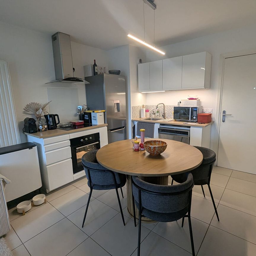 AIX EN PROVENCE APPARTEMENT RECENT TERRASSE ET GARAGE, - Photo 1