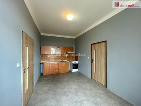Pronájem bytu 2+1 86 m2 - Fotografie 5