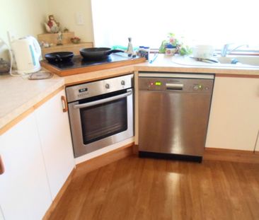 Waikanae - 4 Bedrooms - Photo 1