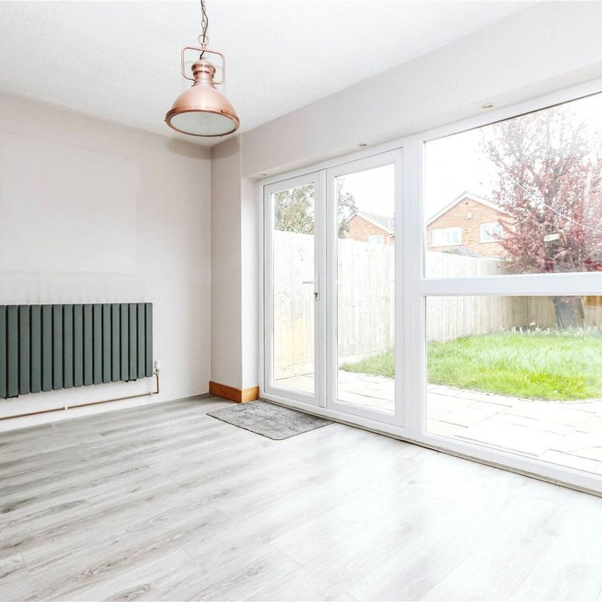 Meadowbank, - Photo 1