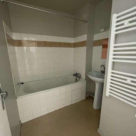 Location BEAU STUDIO DE 20 M²- Place des Carmes – Limoges – Begip - Photo 4