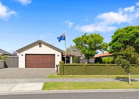 Stunning 4-Bedroom Family Home in Papamoa - Photo 3