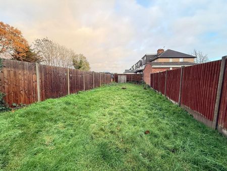 3 bedroom semi-detached house to rent - Photo 5