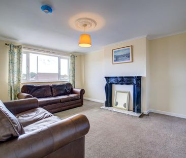 3 bedroom flat to rent - Photo 1