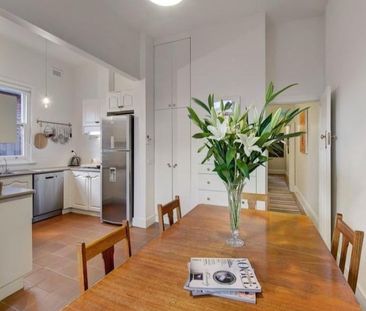 21 Normanby Road, Caulfield North VIC 3161 - House For Rent | Domain - Photo 3