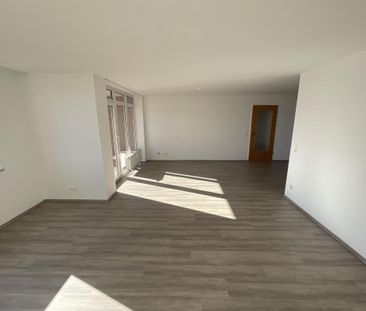 Helle, geräumige 3-ZKB-Balkonwohnung in der 3. Etage in der Südstad... - Photo 1