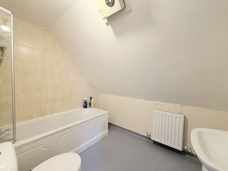3 bedroom flat to rent - Photo 5