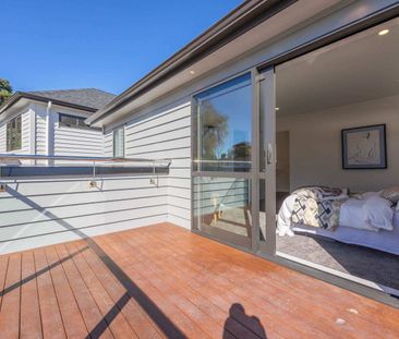 Te Atatu Peninsula, 4brm House - Photo 1