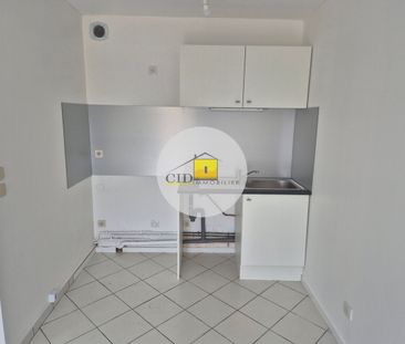 Location Appartement 4 pièces 85m² ST BONNET DE MURE 69720 - Photo 5
