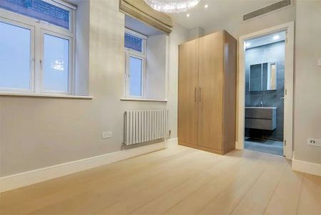 3 bedroom flat in Hampstead - Photo 2