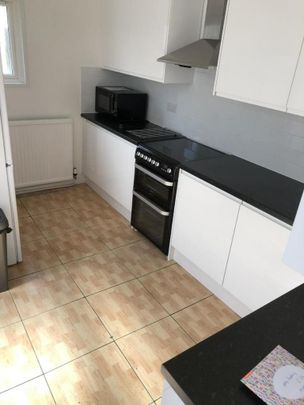 6 bedroom house to rent - Photo 1