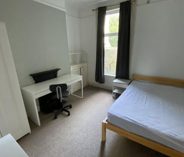 6 bedroom terraced house to rent - Photo 2