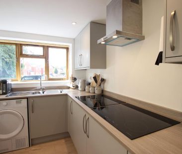 5 bedroom semi-detached house to rent - Photo 4