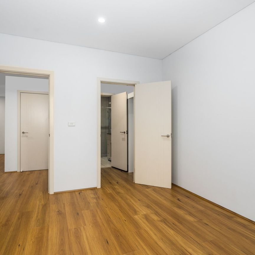 First Floor Apartment with A&sol;C Located in CBD - Photo 1