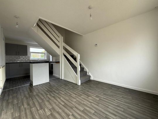 3 bedroom terraced house to rent - Photo 1