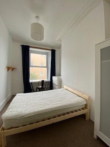 6 bedroom terraced house to rent - Photo 4