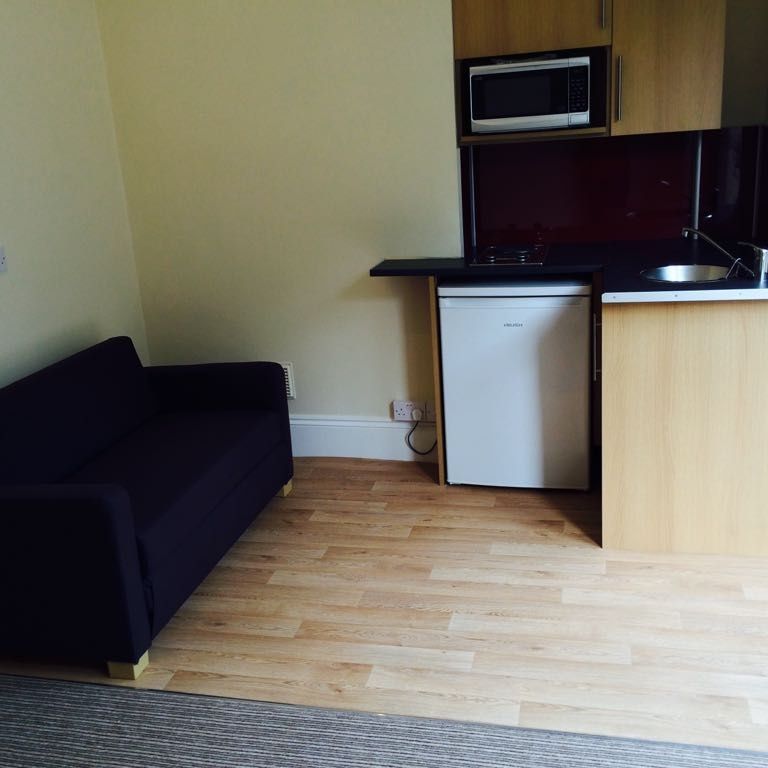 Studio Flat, Holyhead Road, CV1 - Photo 1