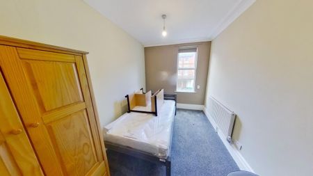 5 bedroom semi-detached house to rent - Photo 4