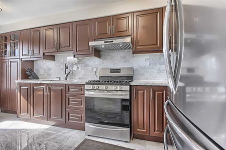For Lease - 35H View Green Crescent Unit# # UPPER, Toronto, Ontario - Photo 4