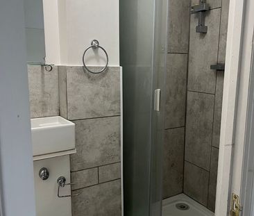 Room in a Shared House, Hilda Road, E16 - Photo 1